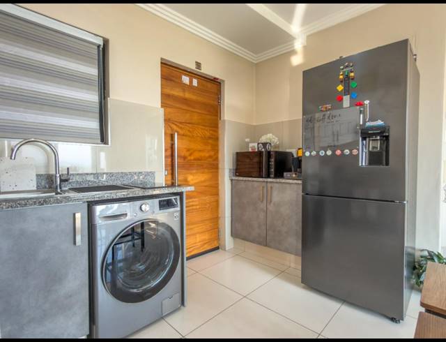 2 BEDROOM APARTMENT FOR SALE IN UMHLANGA RIDGE